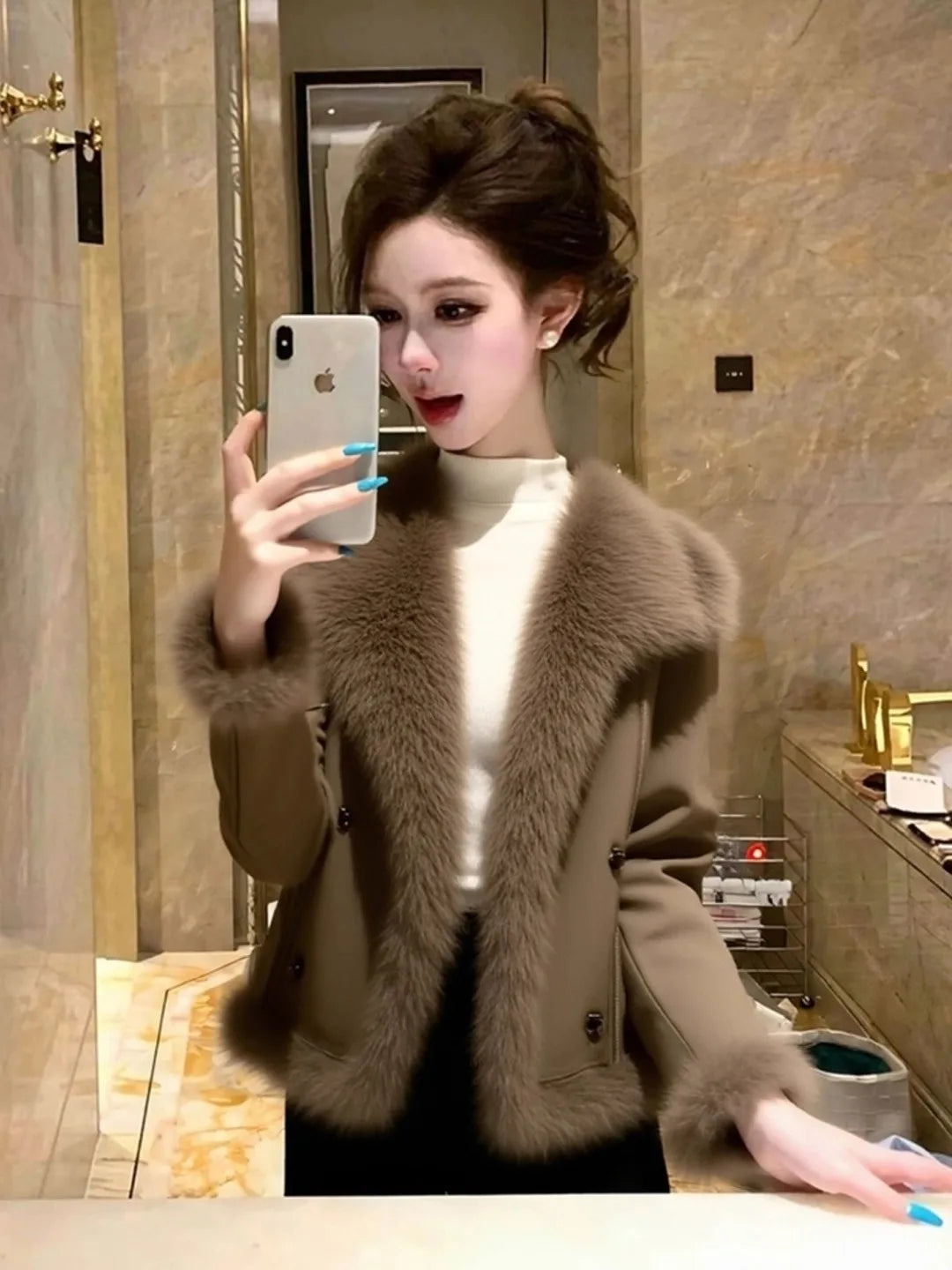 Coat with Fur Collar Waist-Cinching Coat