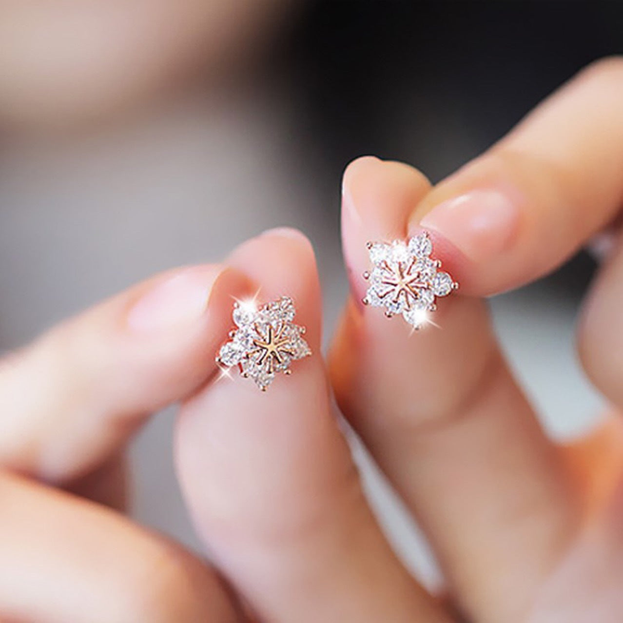 Elegant Dazzling Premium 925 Sterling Silver Snow Flake Floral Stud Earrings