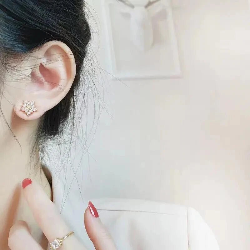 Elegant Dazzling Premium 925 Sterling Silver Snow Flake Floral Stud Earrings